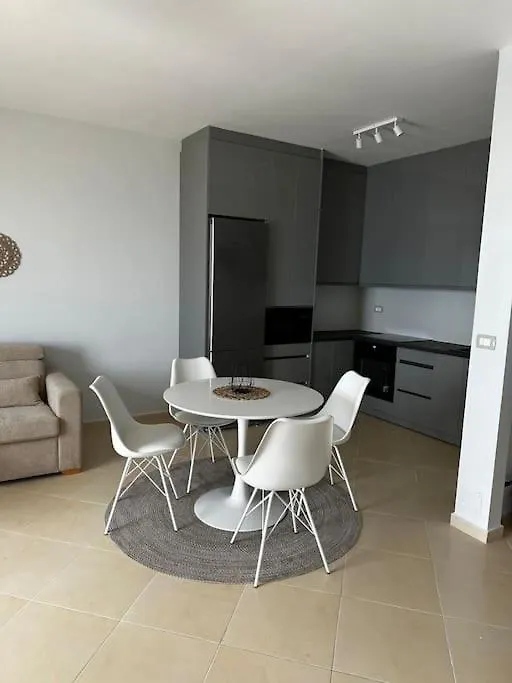Apartment Roma Sarande 0*,  Albania